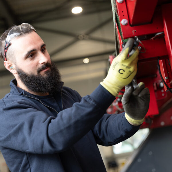 How to maintain axles to extend their service life?